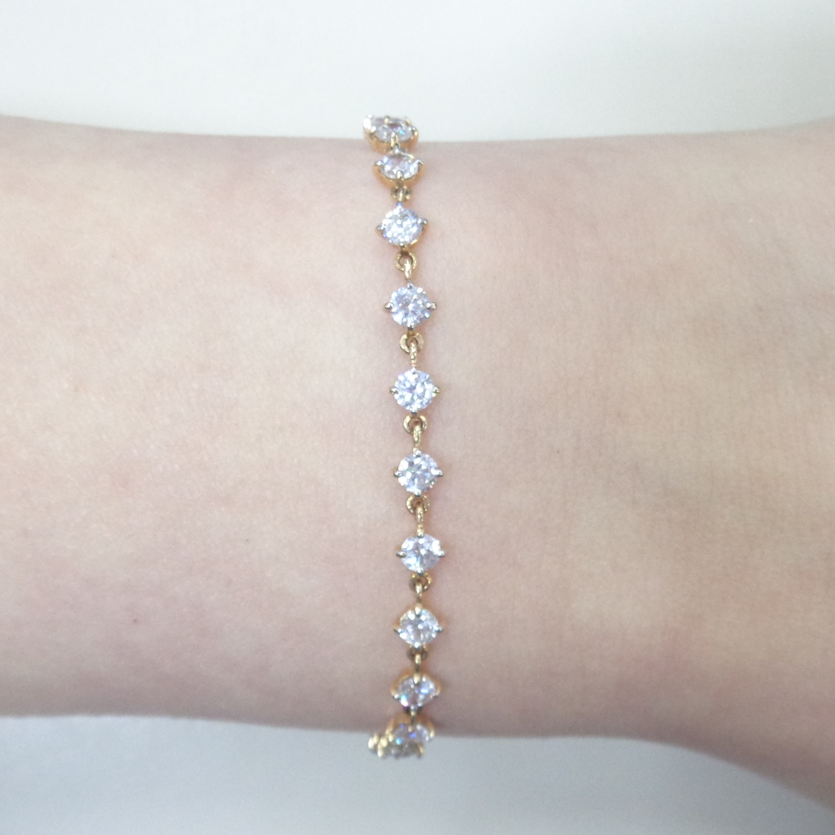 Золотой браслет 585 пробы; вставки 19 Куб. Цирконий бесцв.;